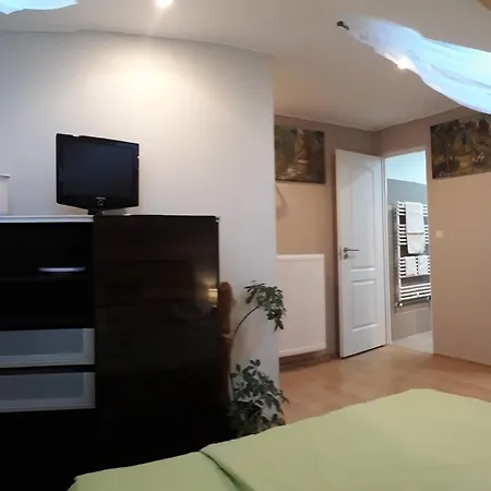 Hotel Hedi Vendeghaz 2*